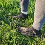 Barfußsocken von Skinners auf Rasen - Wiese