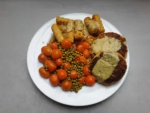 Blumenkohlbratlinge Erbsen Möhren Kroketten Blumenkohlbratlinge Erbsen Möhren Kroketten