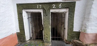 Ahr Quelle in Blankenheim Eifel Kundenerfahrungen 2 Unscheinbarer Keller Fachwerkhaus Blankenheim, Quelle der Ahr