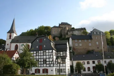 Blankenheim, Burg mit Kirche und Fachwerkhaus Blankenheim, Burg mit Kirche und Fachwerkhaus