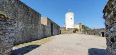 Vorplatz und Burg-Reifferscheid