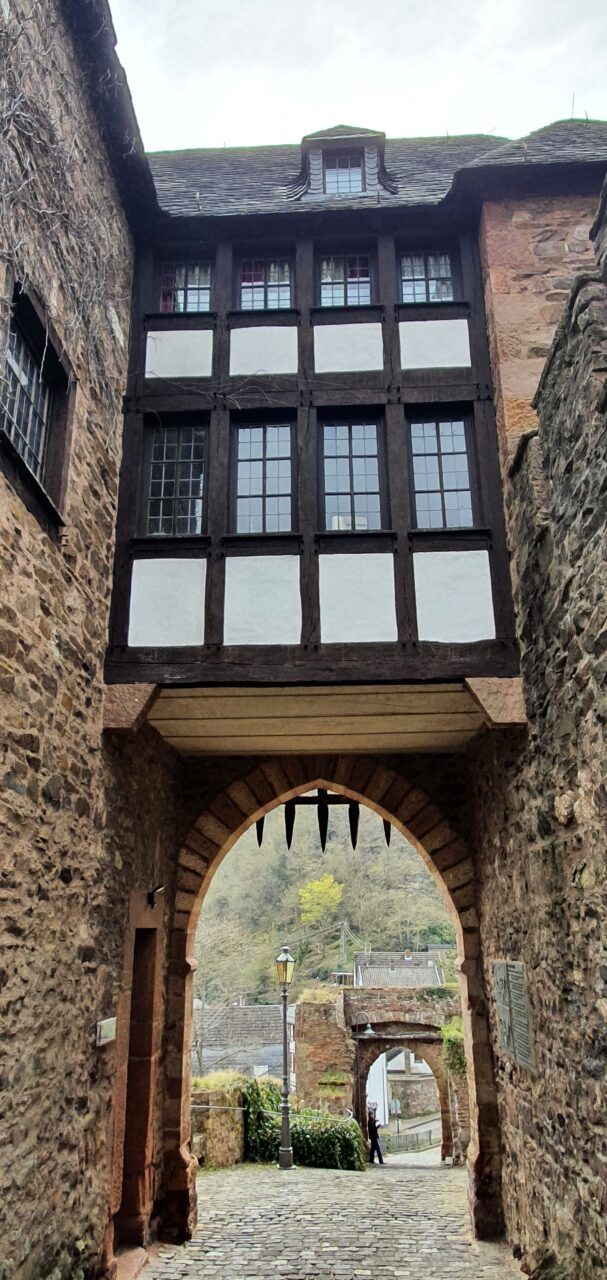 Tor von Innen Burg Hengebach Heimbach Eifel